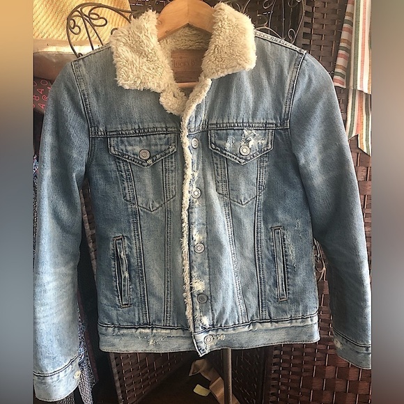 LUCKY BRAND Sherpa Lined Denim Trucker Jacket - Picture 2 of 12